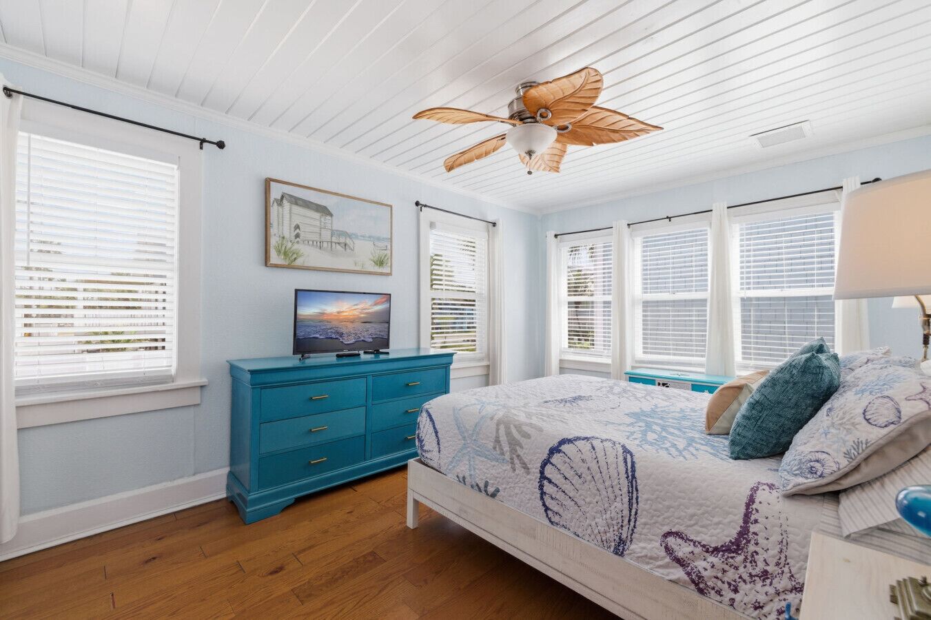 1 bedroom, desk, iron/ironing board, WiFi