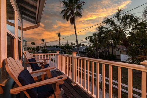 A Hidden Gem Steps to Pass-a-Grille Beach-Dog Ok!