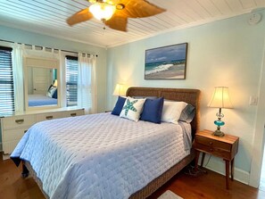 1 bedroom, desk, iron/ironing board, WiFi - A Hidden Gem Steps to Pass-a-Grille Beach Dogs Ok! (St. Pete Beach)