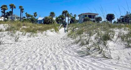 Charming Cottage in Pass-A-Grille Beach, Dogs Ok