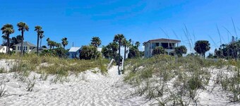 Charming Cottage in Pass-A-Grille Beach, Dogs Ok