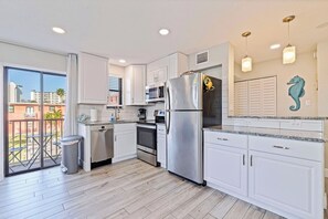 Fridge, oven, stovetop, coffee/tea maker