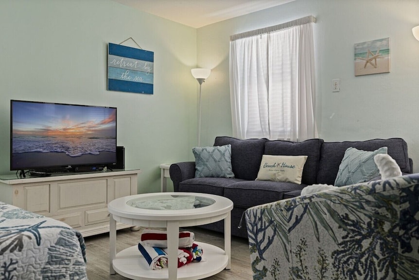 Steps From Upham Beach & Pool - St. Pete Beach, FL