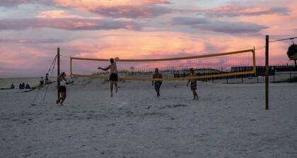 Steps from Upham Beach & Pool