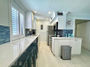 Unclassified image, 3 of 30, button