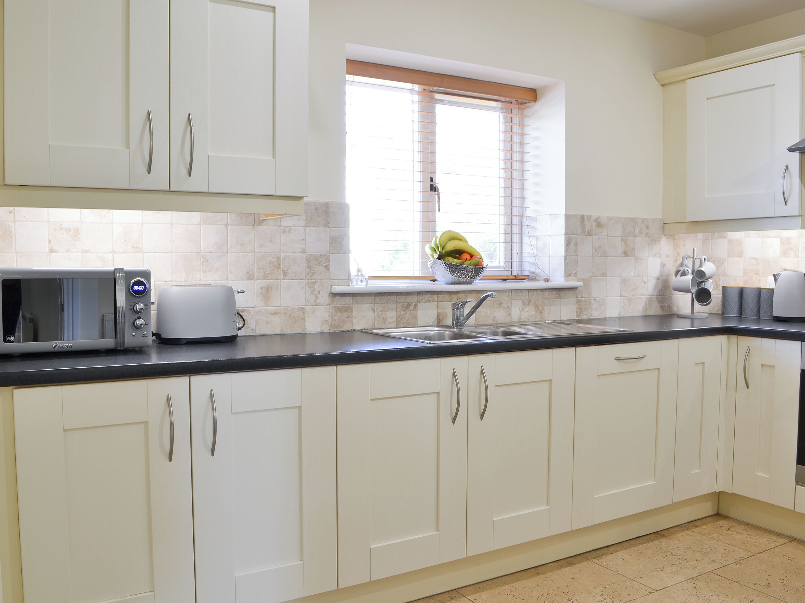 Lavavajillas, periquera y congelador 