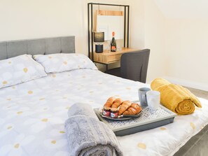 3 عدّة غرف نوم وواي فاي مجانًا وملاءات أسرّة