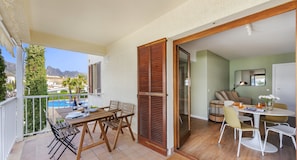 Outdoor dining - SEASIDE APARTMENT LAS MIMOSAS 90 METERS POLLENSA BEACH (Pollença)