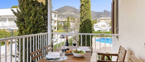 تناول الطعام بالخارج