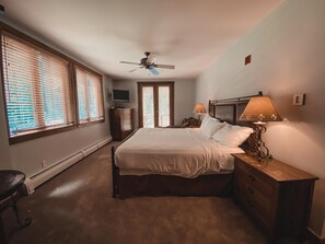 Premier Condo, 4 Bedrooms, Mountain View, Slope side (Timbers 3074)