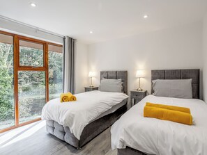 4 bedrooms, free WiFi, bed sheets