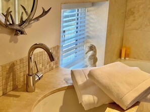 Towels - 3 bedroom accommodation in York (York)