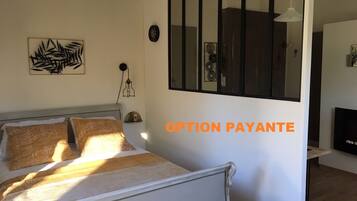 4 bedrooms, desk, iron/ironing board, free WiFi