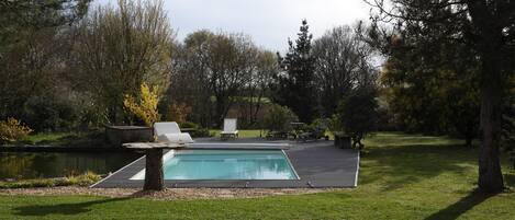 Piscina all'aperto, una piscina riscaldata