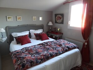 4 多间卧室、办公桌、熨斗/熨衣板、免费 WiFi