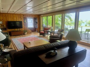 Smart TV, fireplace, books, stereo - Spectacular Oceanfront Estate with Beautiful Sunsets on 8 acres (Harpswell)