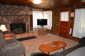 TV, fireplace, DVD player