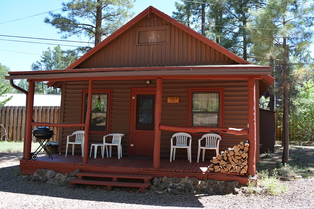 Whispering Pines - Cabin 23 (2 Bedroom)