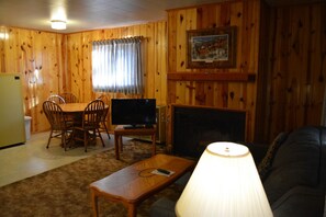 Televisio, takka, DVD-soitin