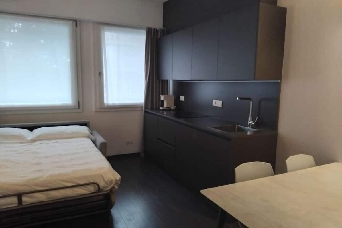 1 bedroom, desk, laptop workspace, blackout drapes