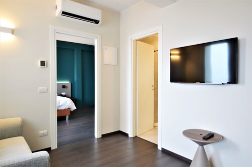 Venice Terminal Apartments & Suites