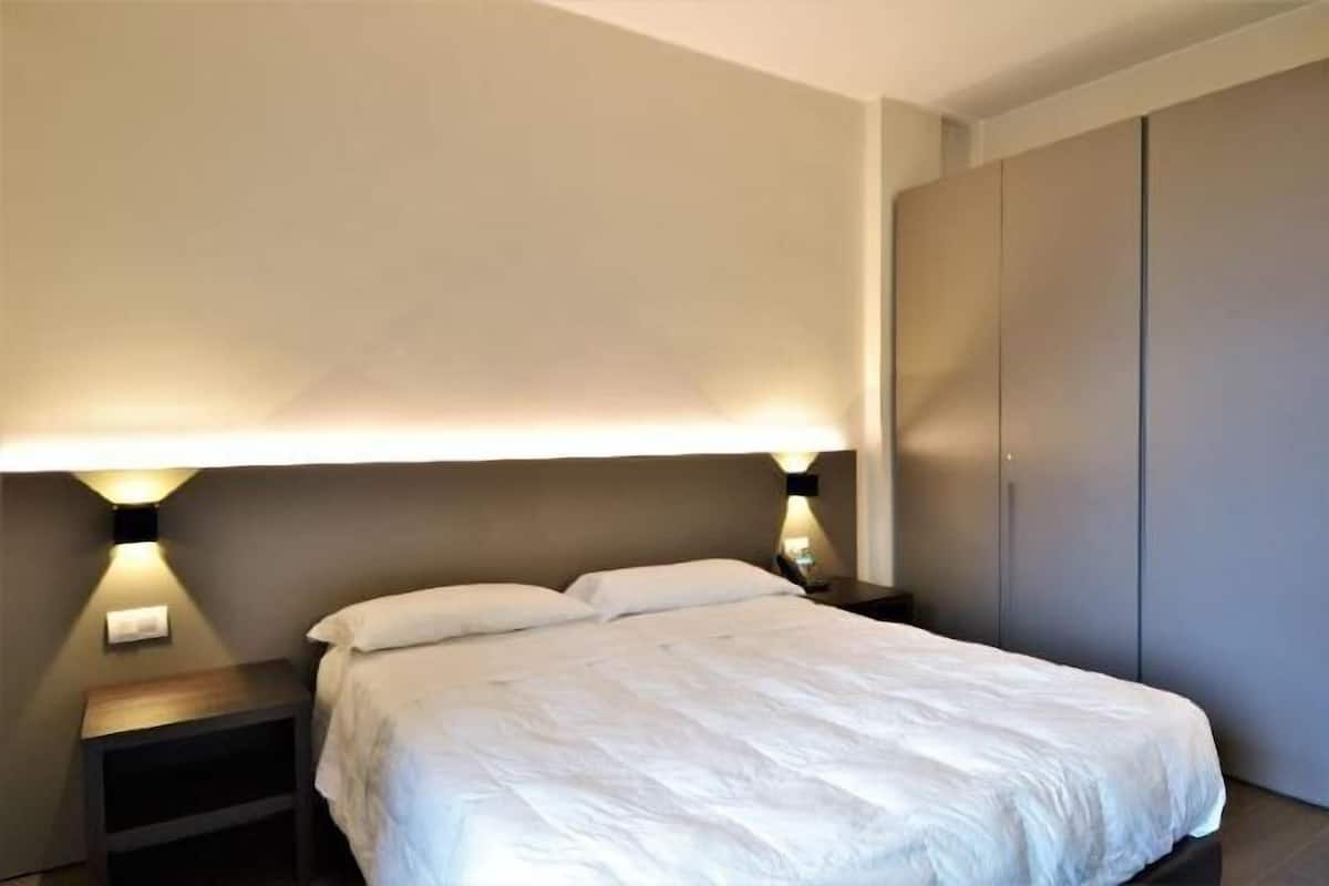 1 bedroom, desk, laptop workspace, blackout drapes