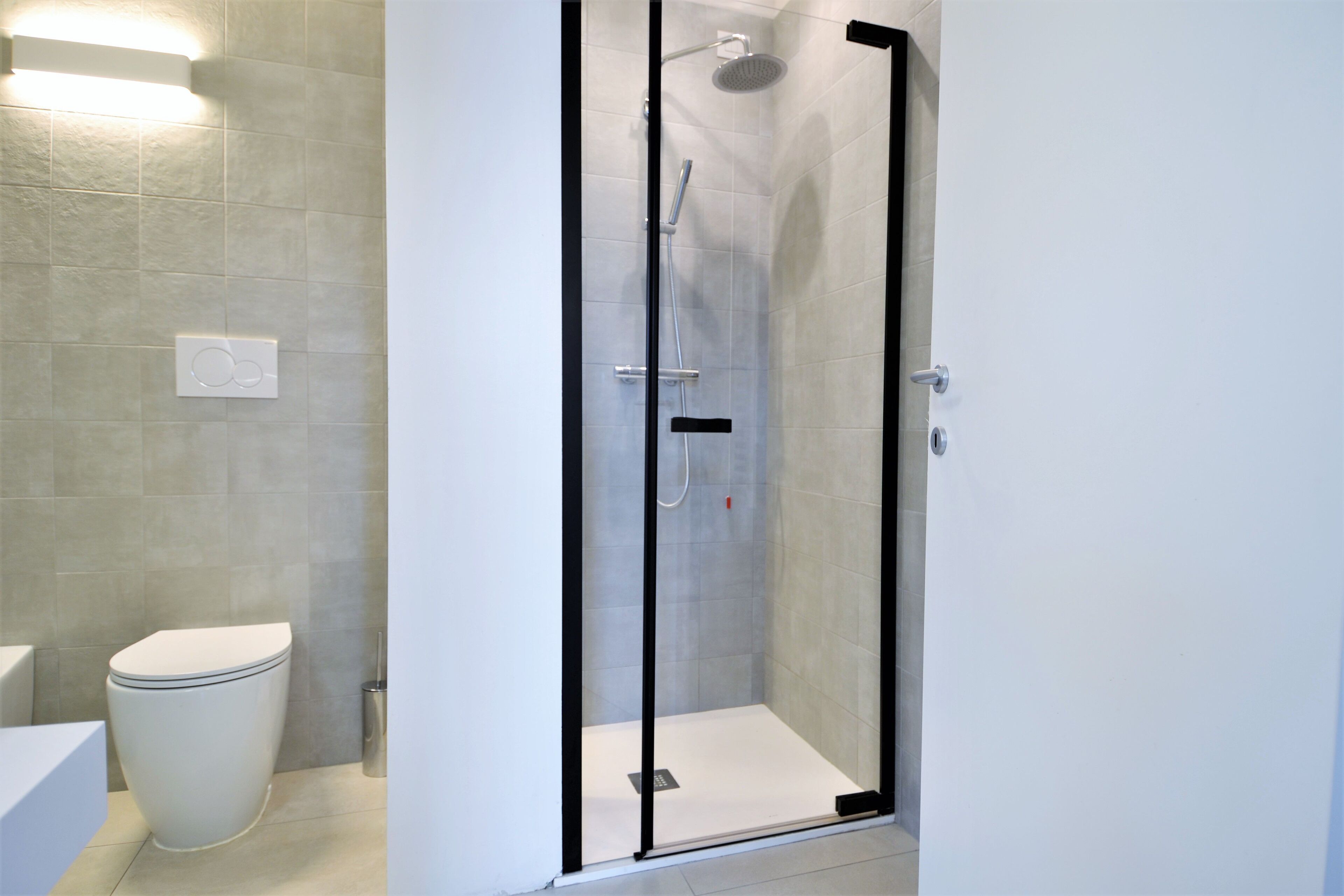 Dusche, Regendusche, Haartrockner, Bidet