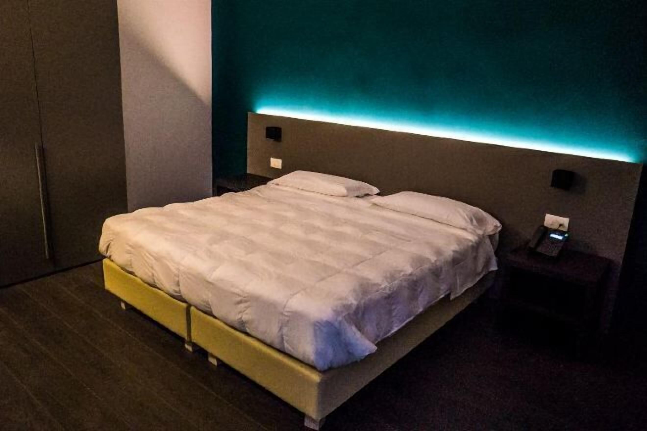 1 bedroom, desk, laptop workspace, blackout drapes