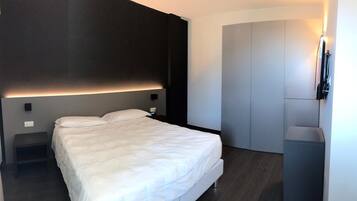 Premium Apartment | 1 bedroom, desk, laptop workspace, blackout curtains