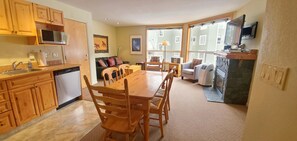 Interior - Family & Groups | 2 Q beds + 2 Twin | Walk to Ski Lifts (Fernie)