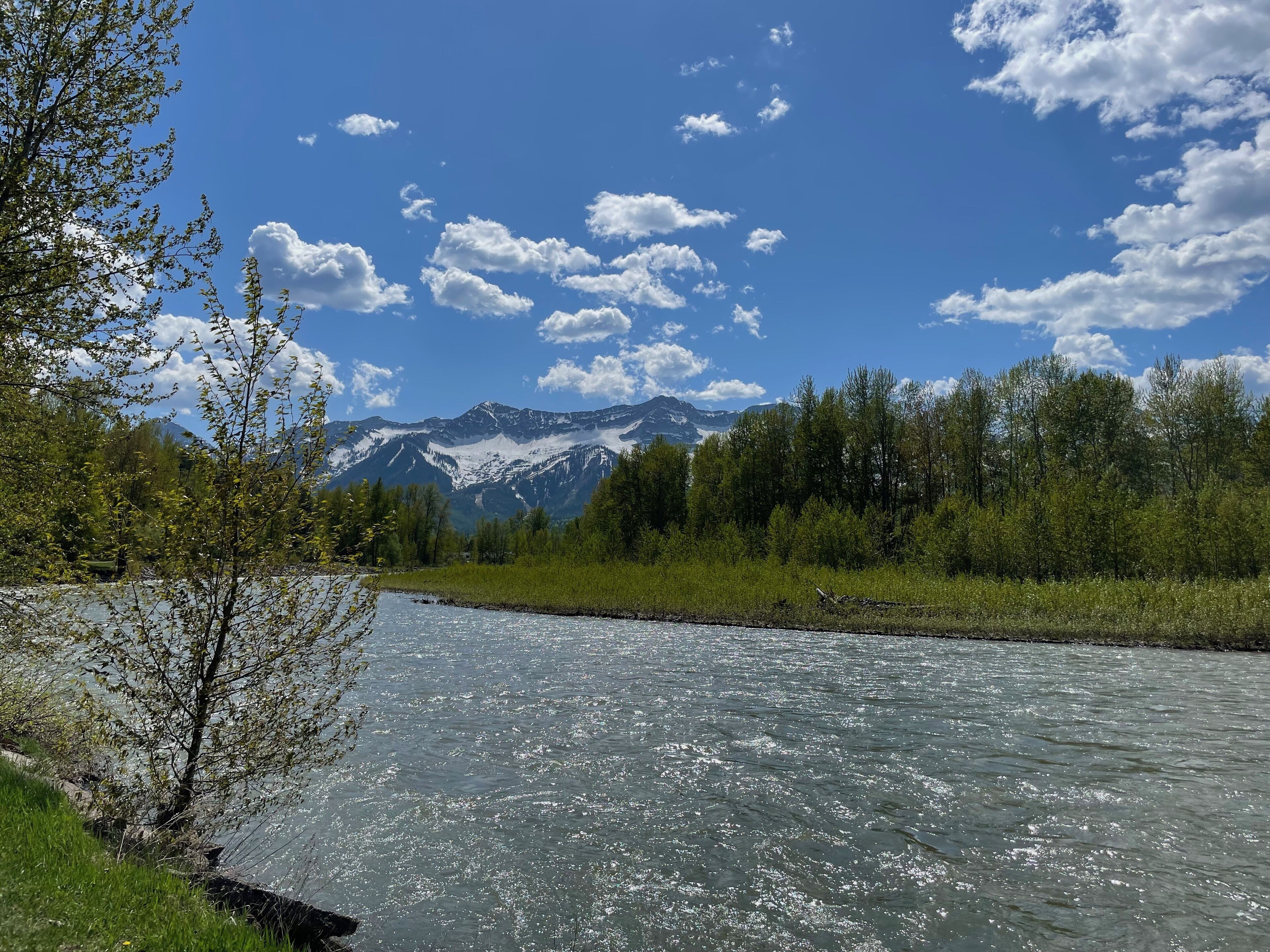 A river with a mountain range in the background.