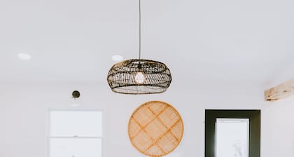 NEW LISTING!! Designer Home, Private Pool, 2 Blocks to the Beach, Sleeps 10