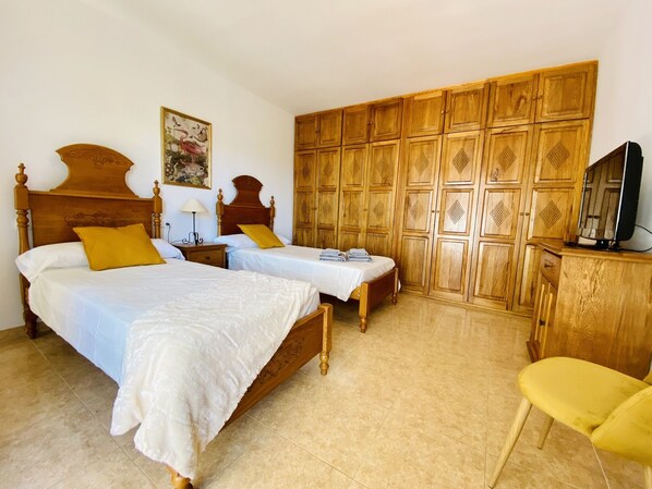 4 bedrooms, iron/ironing board, travel cot, WiFi