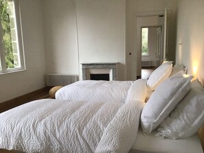 9 makuuhuonetta, silitysrauta/-lauta, ilmainen Wi-Fi, vuodevaatteet