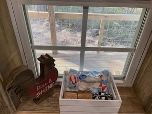 Interior - The Little Barn on the Hill...NEW! min. from town. Great back porch view w/ Loft (Mountain View)