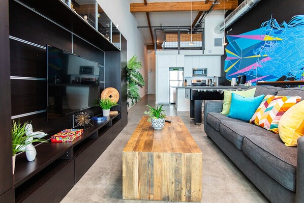 Smart TV, foosball, printers - Heart of DTSA☆Foosball ☆Mural Loft☆98 Wlkscr☆AC (Santa Ana)