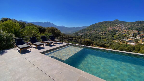 Piscine extérieure, piscine chauffée