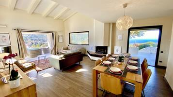 Smart TV, fireplace, table tennis