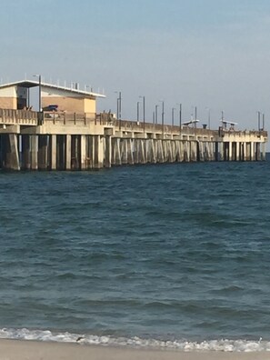 On the beach - Cheerful Gulf-Front Beach Condo with Panoramic Views (Gulf Shores)