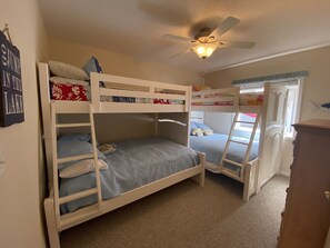 3 chambres, fer et planche à repasser, Wi-Fi gratuit, draps fournis