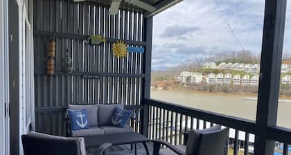 Idyllic Lake Front Condo for perfect peace & happiness