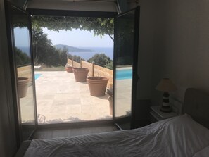 5 bedrooms, iron/ironing board, travel cot, free WiFi - Single-storey villa, sea view, swimming pool, 5' from beaches, peaceful setting. (Coti-Chiavari)