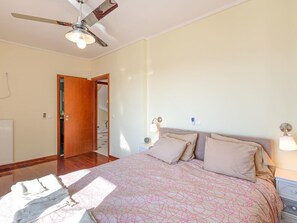 4 chambres, fer et planche à repasser, Wi-Fi gratuit, draps fournis