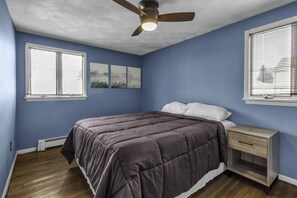 6 bedrooms, iron/ironing board, free WiFi, bed sheets - Fireman's Park Quarters (Depew)