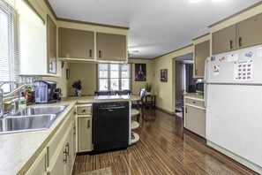 Fridge, microwave, oven, stovetop - Fireman's Park Quarters (Depew)