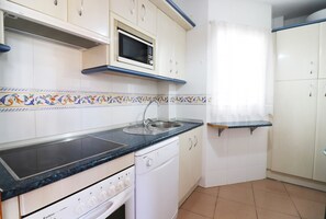 Refrigerador, microondas, horno y lavavajillas 