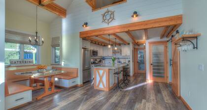 Bramble Seaview Cottage (Entire Property) with Sparkly Water View in Eastsound