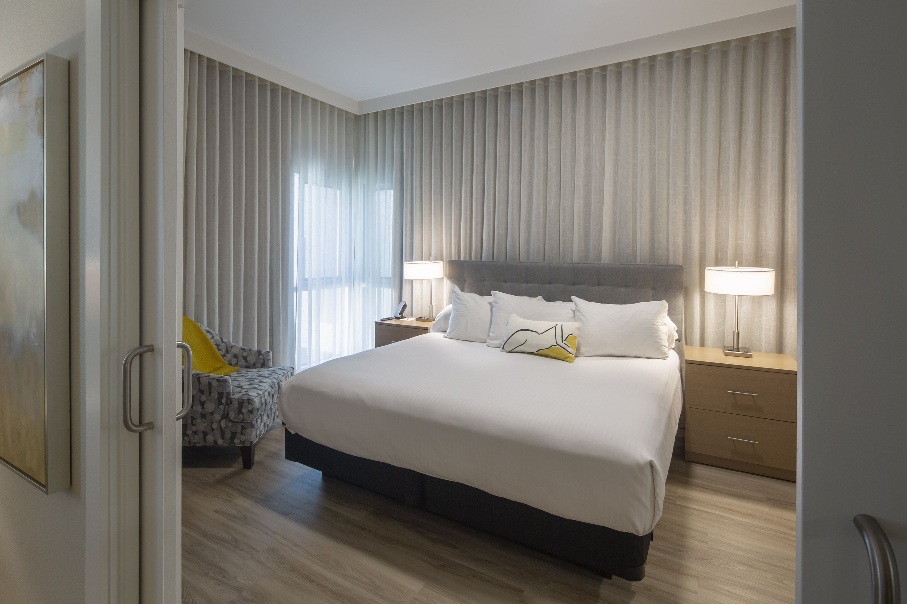 egyptian cotton sheets, premium bedding, in-room safe, desk