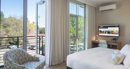 Art House Hotel and Suites