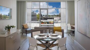 奢華套房, 1 張特大雙人床及 1 張梳化床 (Cityscape Apartment Suite) | 埃及棉床單、高級寢具、特厚豪華床墊、房內夾萬